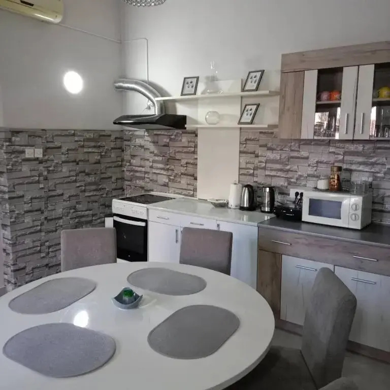 Apartmani Lena 1