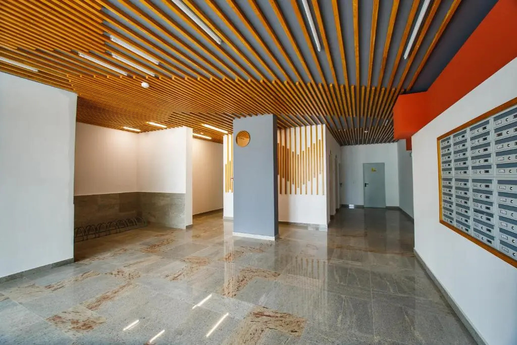 Spacious & Bright 2 bedroom Central Apartment