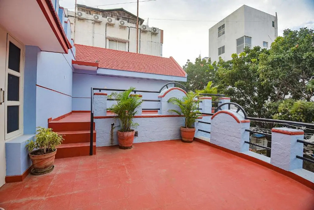 Fabexpress Ravikeerthis Service Apartment