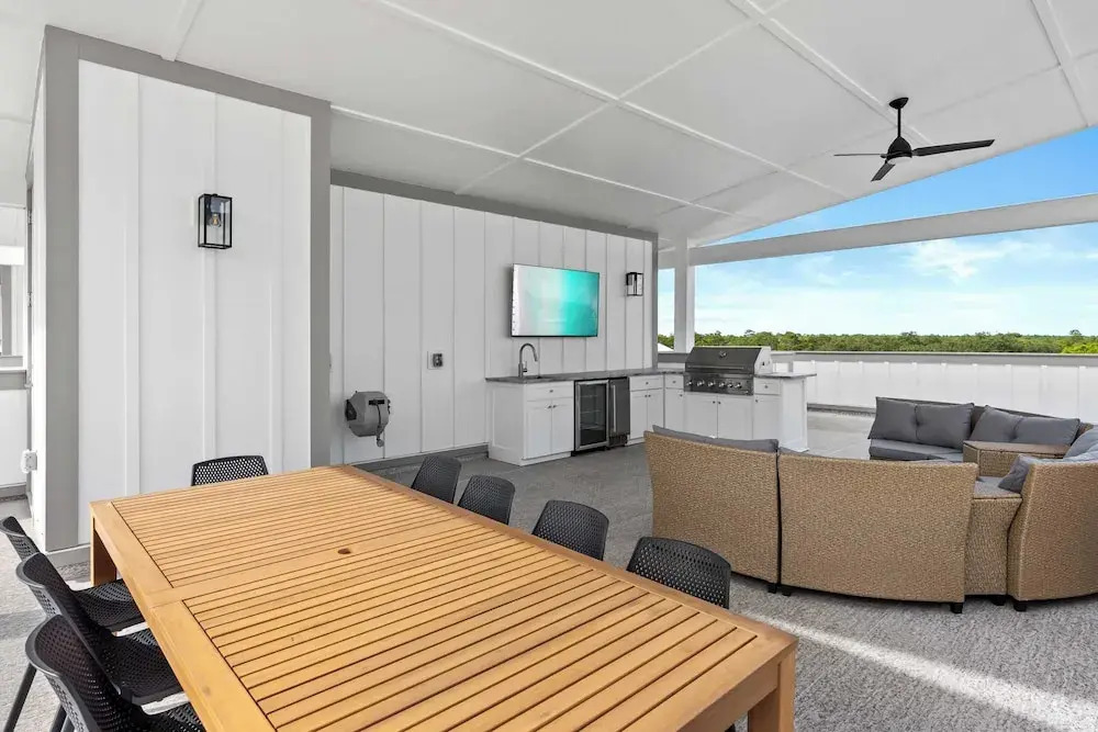 Sea Dweller by Avantstay Rooftop Spa + Gulf View Golf Cart, Pool