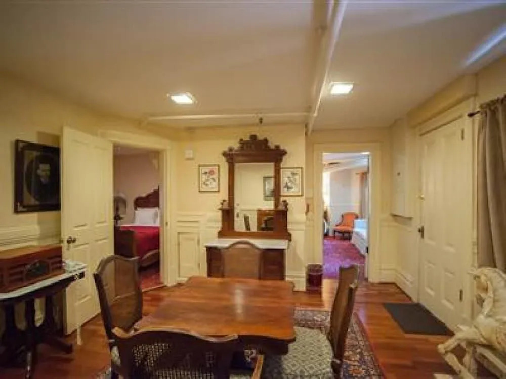 Chateau Tivoli B&B