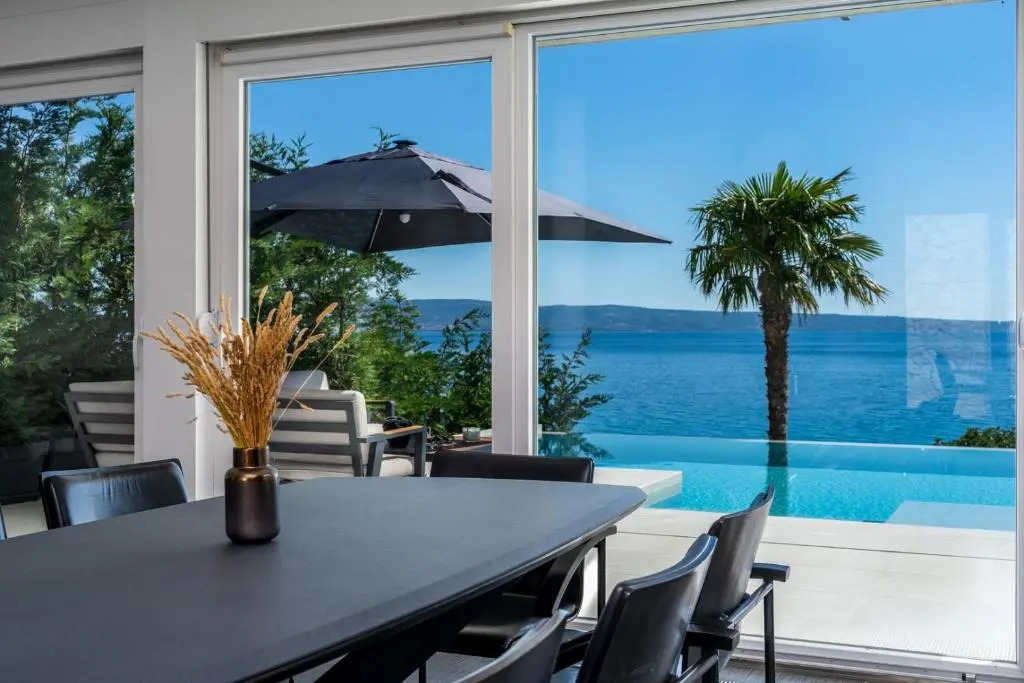 Seaview Villa ABA with 38sqm heated infinity pool, 4 bedrooms, Media room, 150m from sea