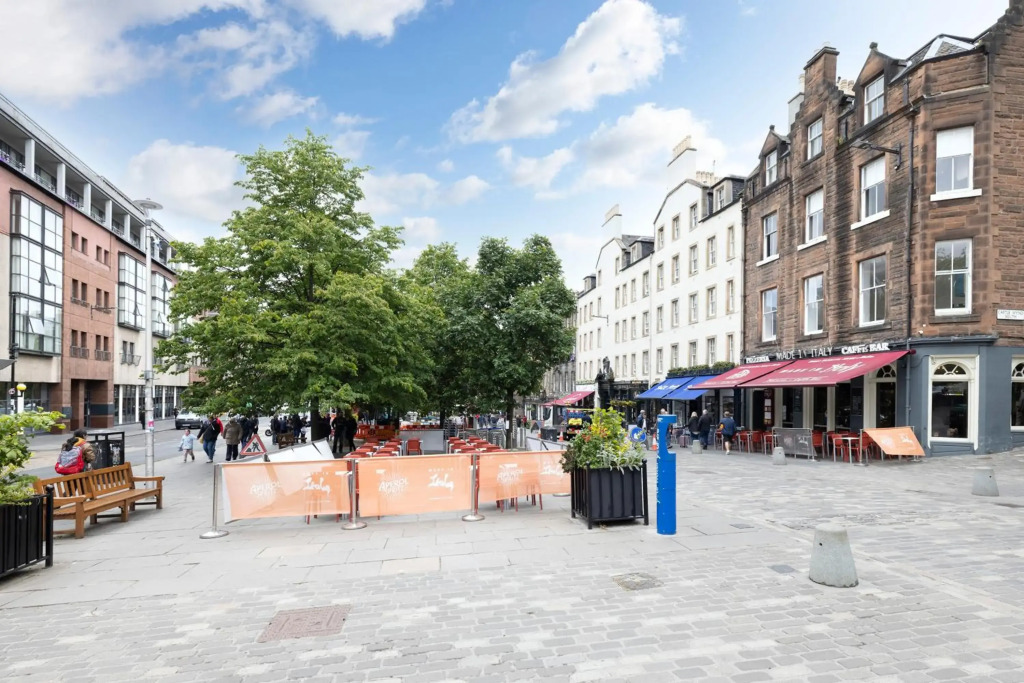 ALTIDO Glamorous1-bed flat overlooking Grassmarket