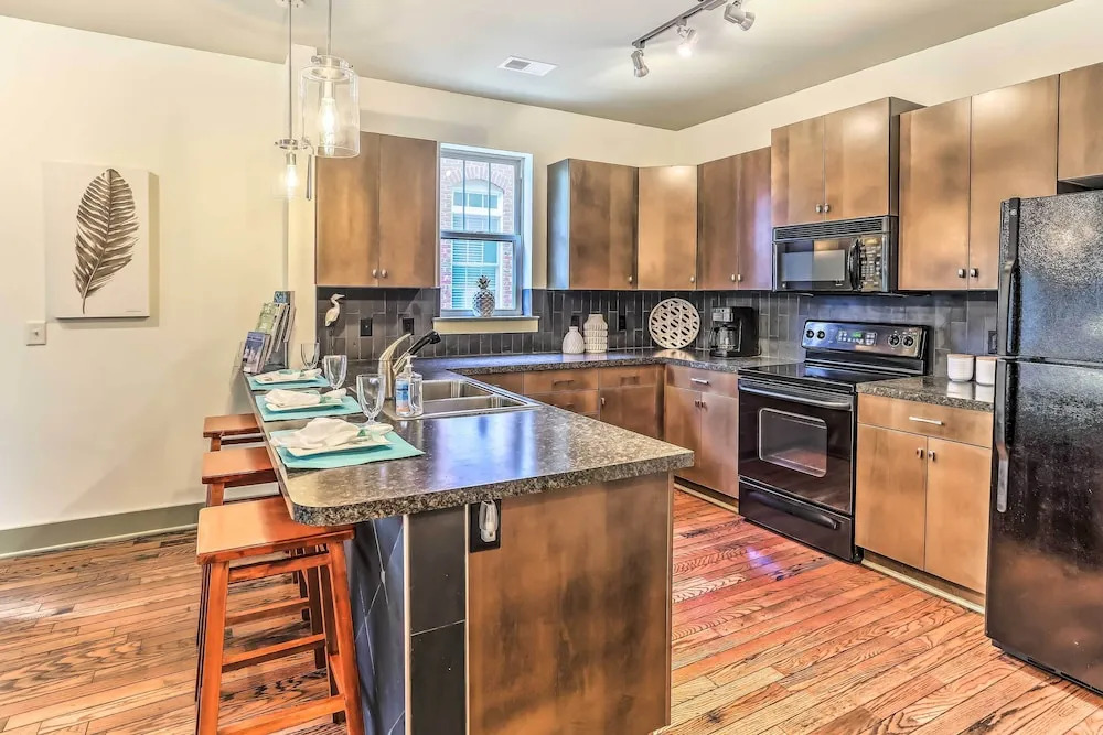 Dwtn Condo 4 Blocks to The Wilmington Riverwalk!