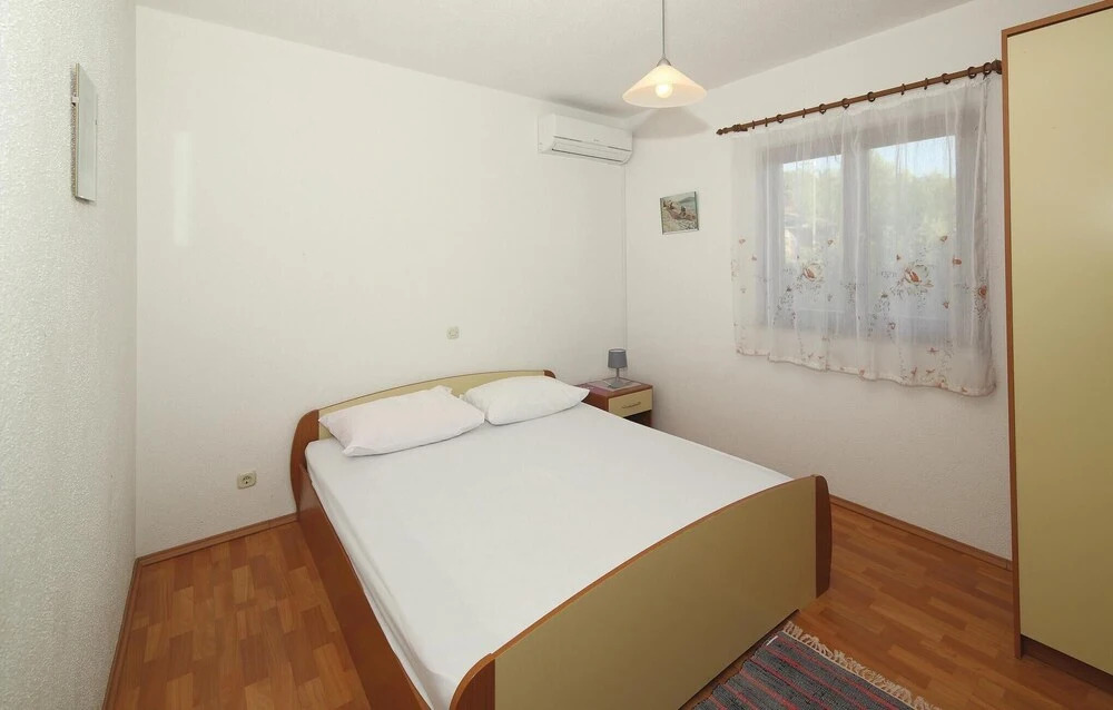 Nice Home in Okrug Gornji With Wifi and 2 Bedrooms