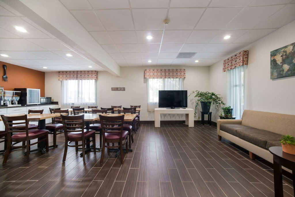 Ramada by Wyndham Effingham