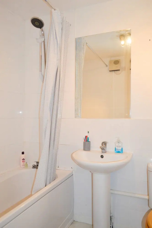 1 Bedroom Flat Near Leith Shore