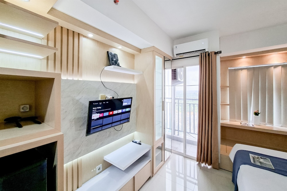 Luxury Studio at Serpong Garden Apartment By Travelio