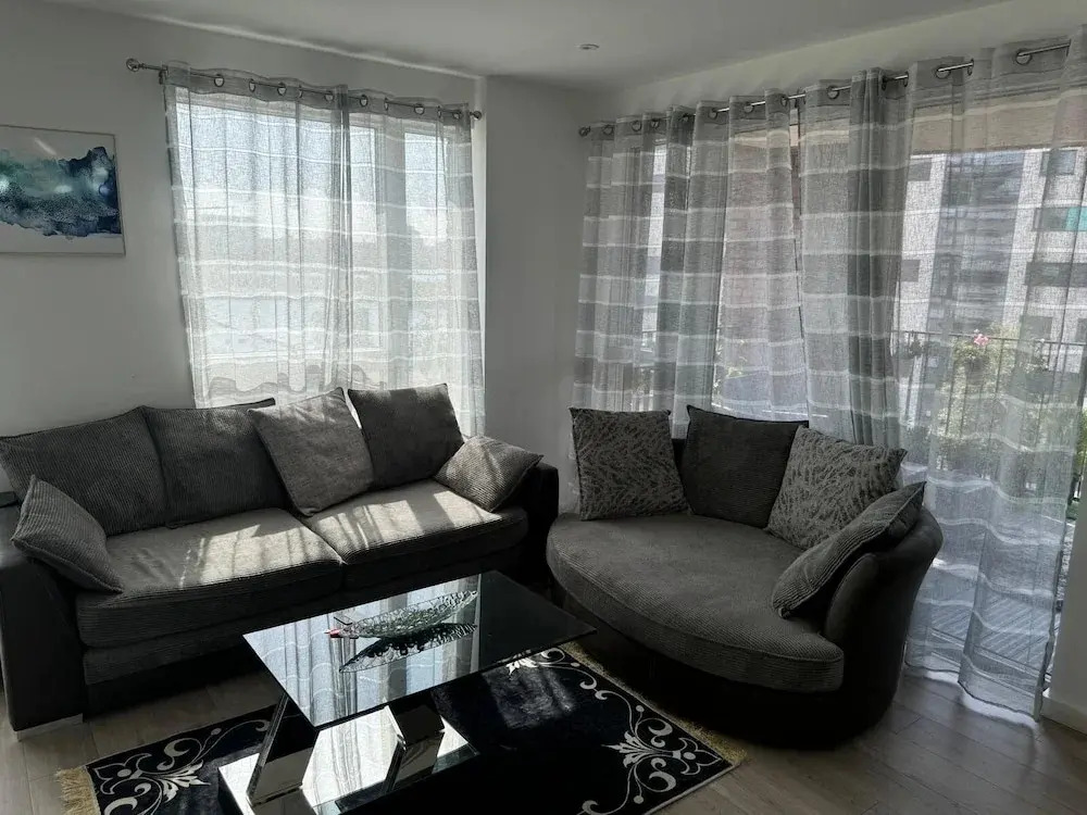 London City Chic Apartment With 3 Bedrooms