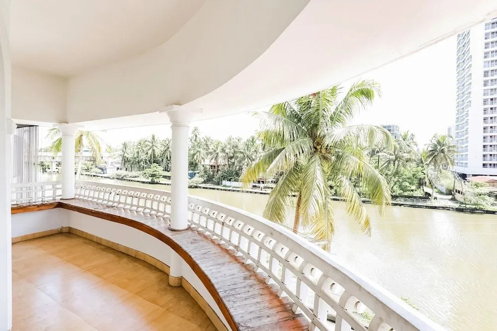 OYO Flagship 22598 Oval Retreat