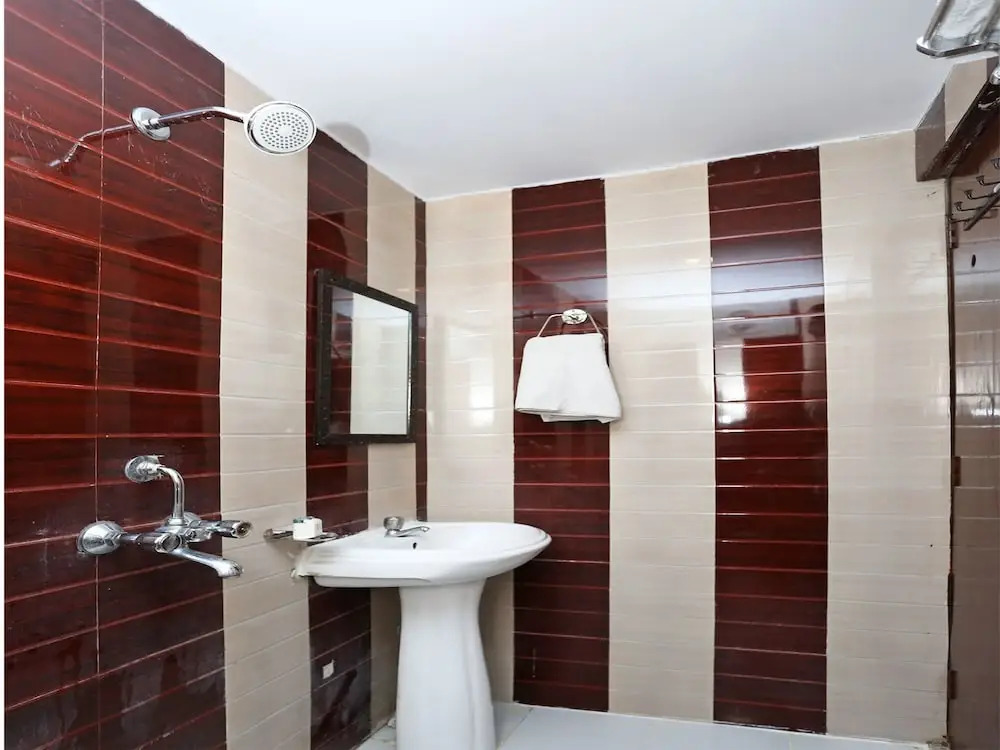 OYO 11623 Hotel Shiva Palace