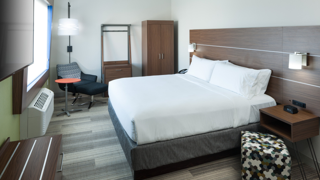 Holiday Inn Express & Suites Orlando At SeaWorld by IHG