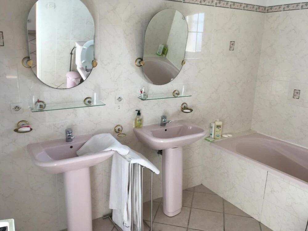 House With 4 Bedrooms in Saint-cyr-sur-le-rhône, With Wonderful Mountain View, Enclosed Garden and Wifi