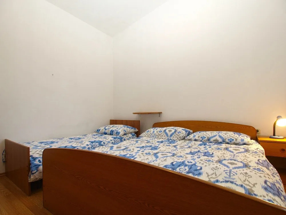Apartment 1907