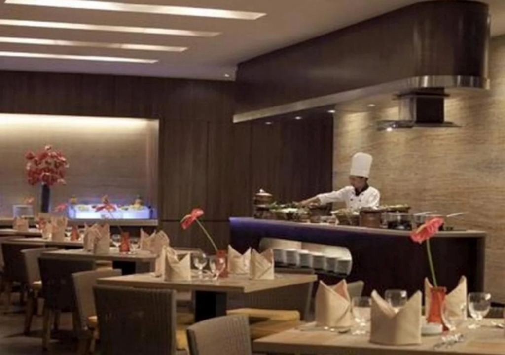 Hotel Santika Pandegiling - Surabaya