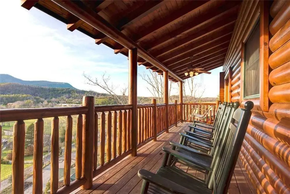 Mountain Paws Retreat 5 Bedroom Home with Hot Tub
