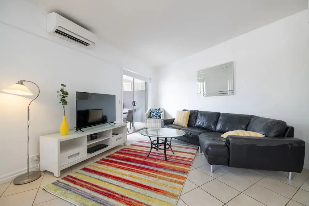 Peaceful 1 Bedroom Apartment with Parking
