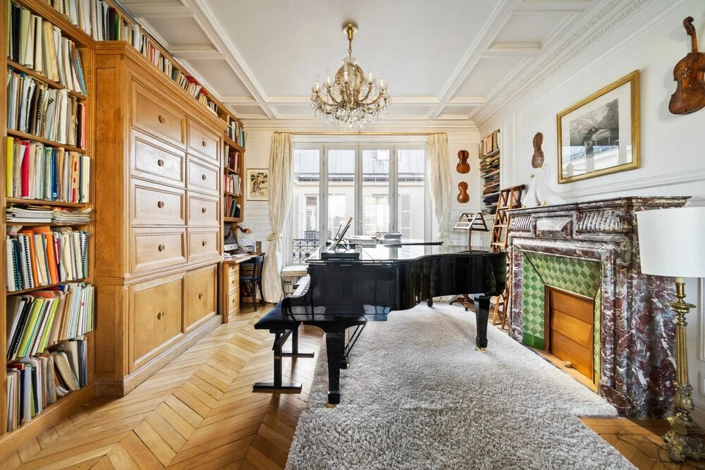 Stylish Vintage 3BR Apartment in Le Marais by GuestReady