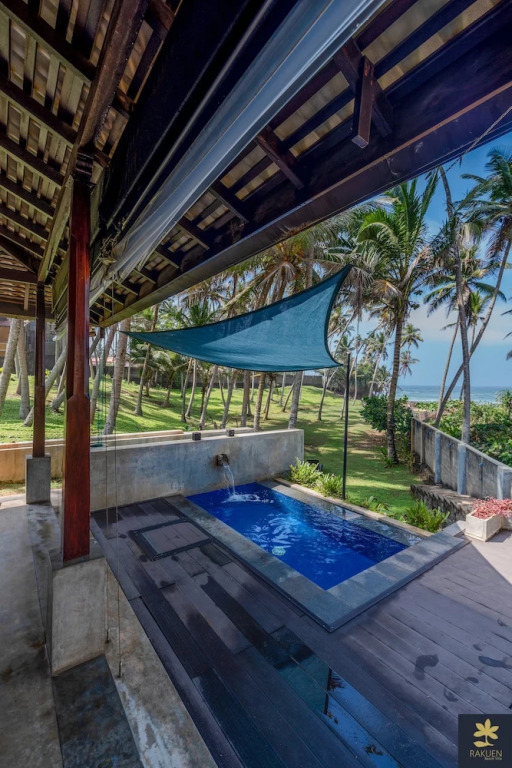 Rakuen Beach Villa