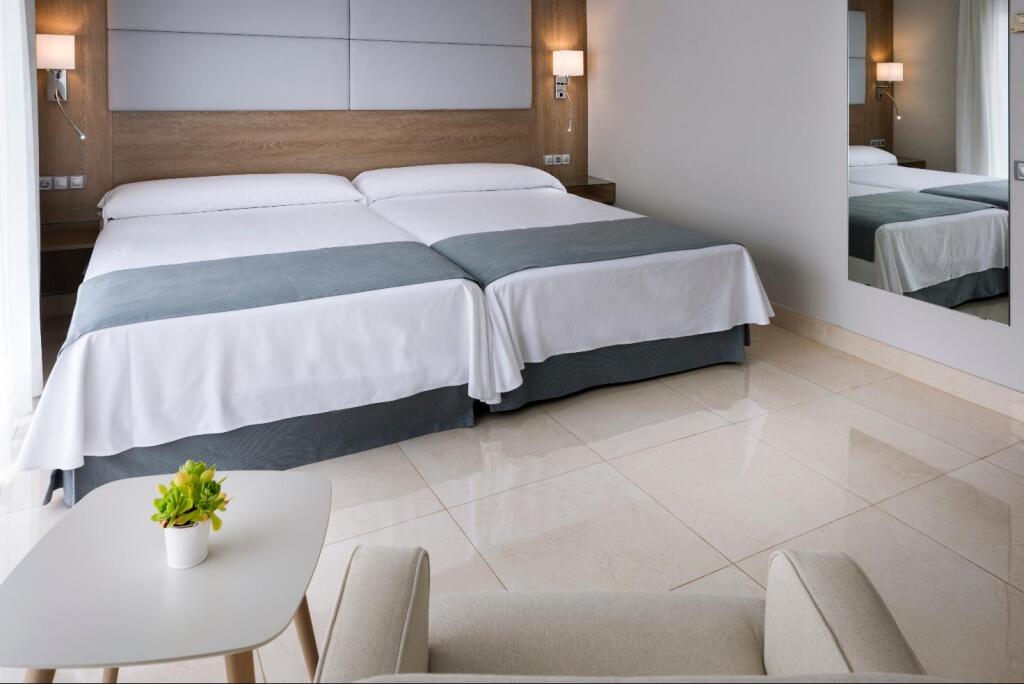 Mediterraneo Bay Hotel & Resort