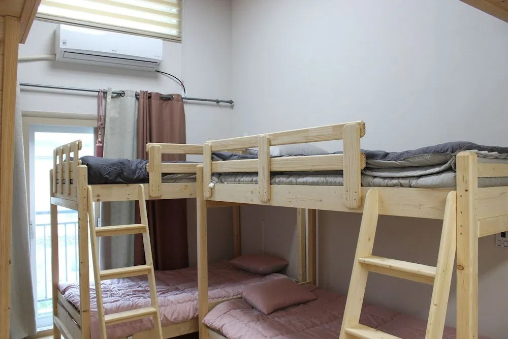 Doomchit Guest House - Hostel