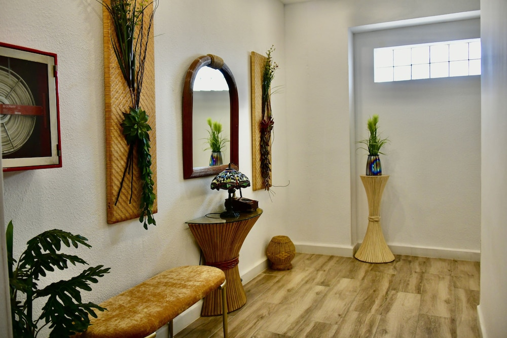 Hostal GARDEN ROUS
