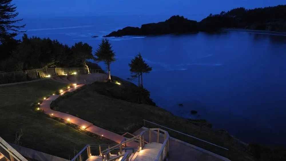 Whale Cove Inn