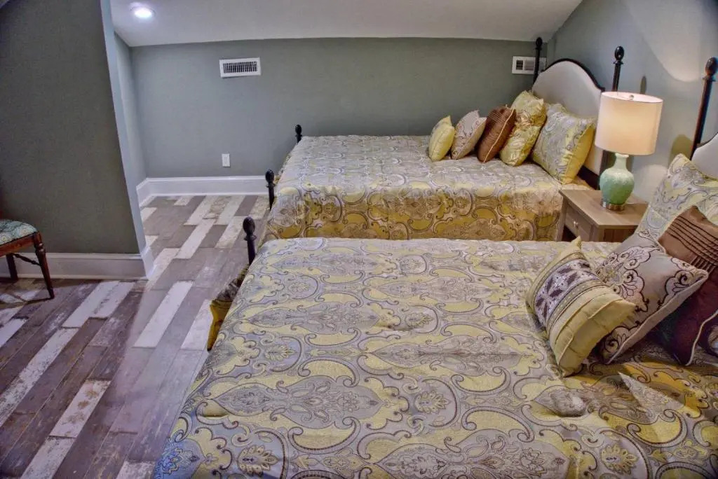Beautiful 6 Bed, 5 Bath Historic Savannah Home