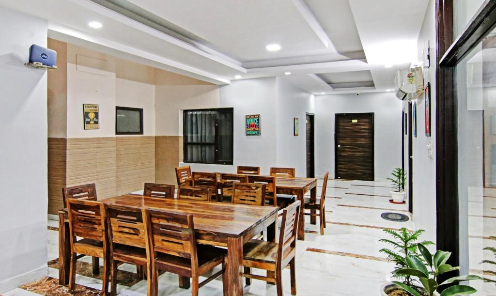 Treebo Modern Stays