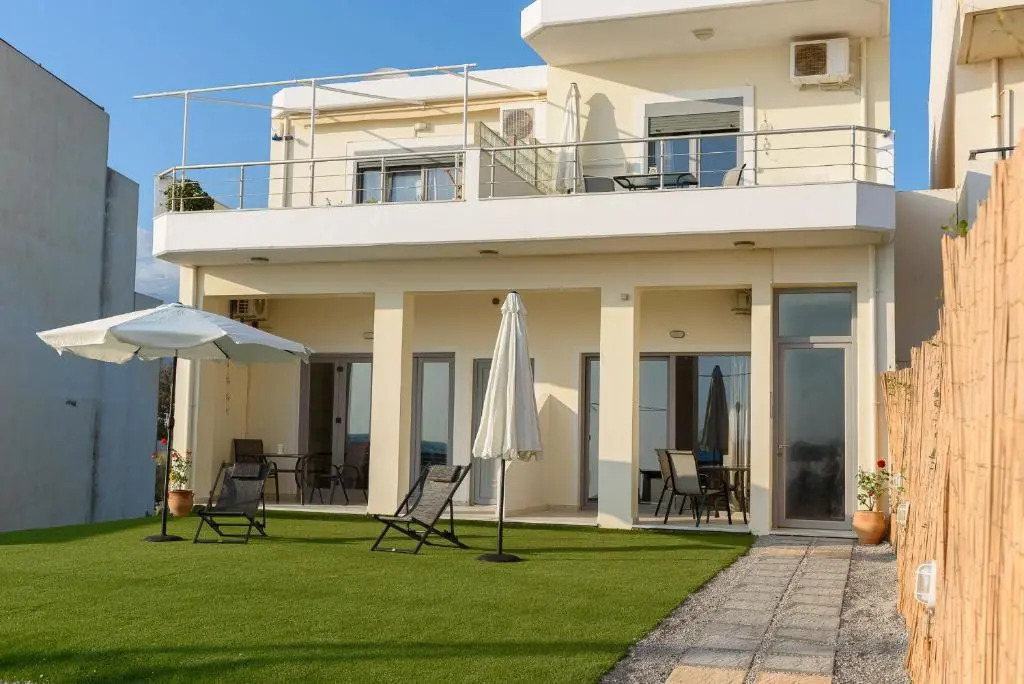 Coral Sea Apartment