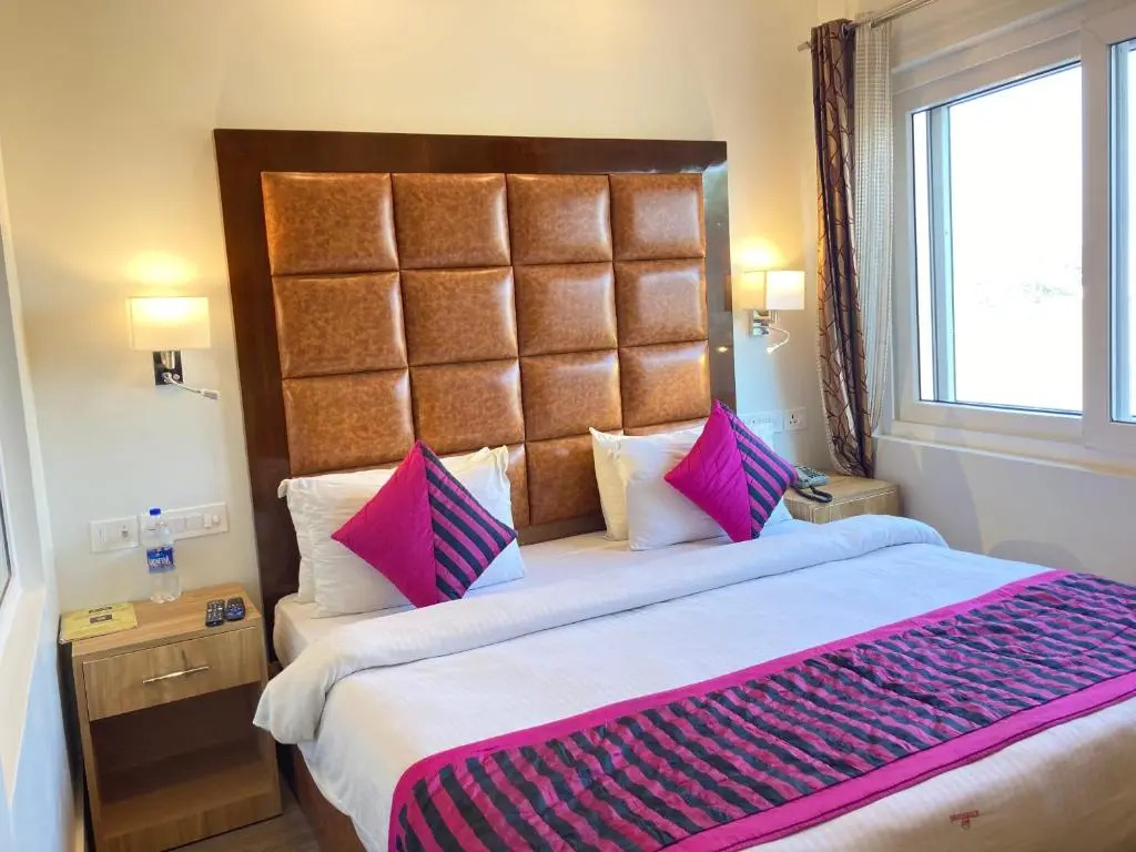 Hotel Guru Surbhi