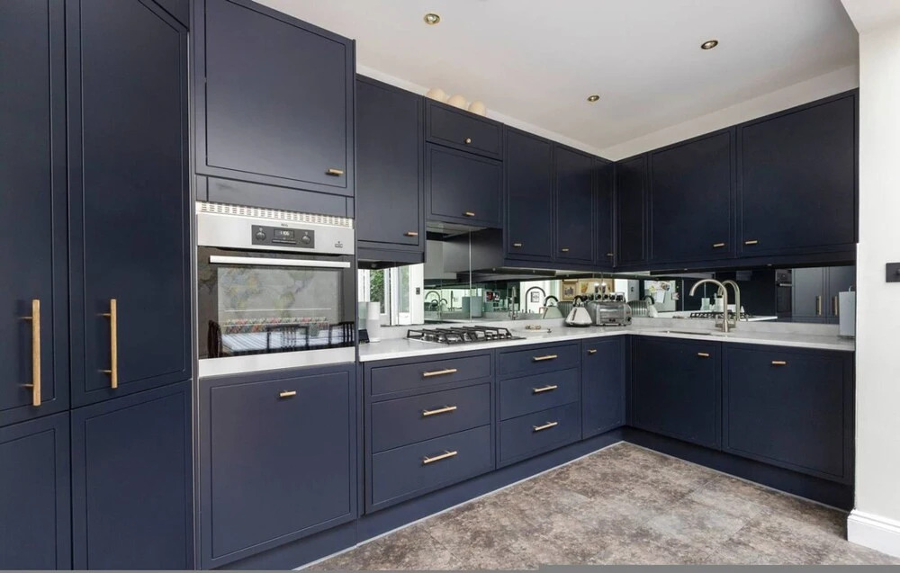Whoops-a-daisy 3 Bedroom in Notting Hill