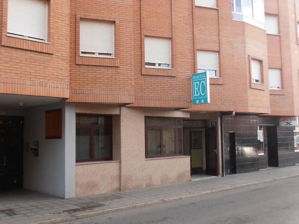 Hostal ** EC León