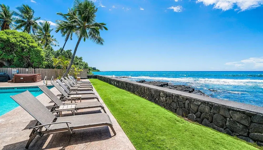Banyan Tree - Kona Beach Properties