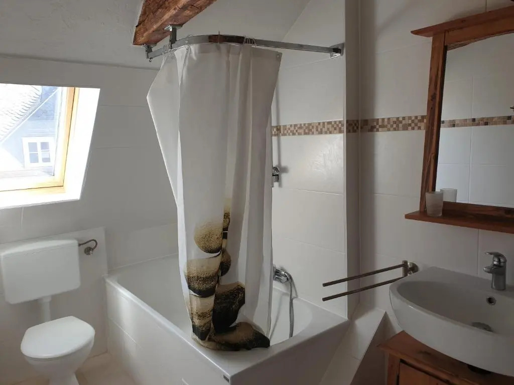 Neu Gemütliche Ferienhaus mit 3 Ferienwohnungen "Max " , " Leonore " und "Beatrice"
