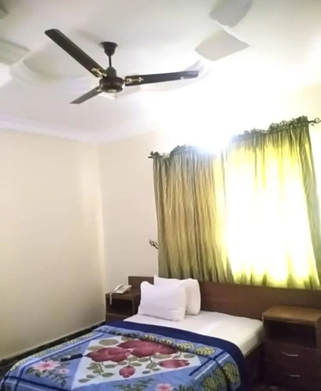 Sycamore Royals Hotel Jahi