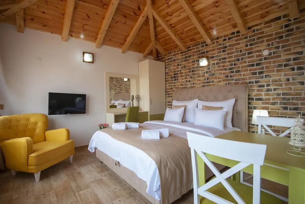Harmonia Bungalows & Pool