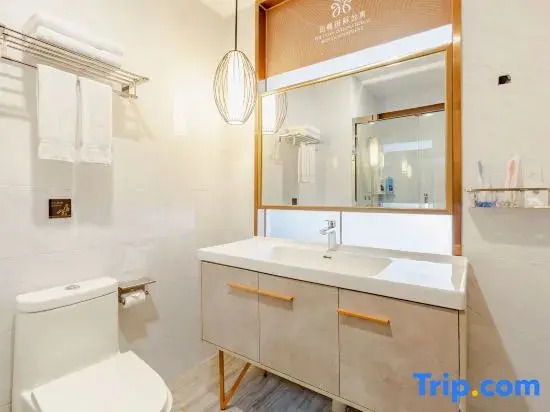 Yunpu International Hotel (Foshan Lecong Furniture World)
