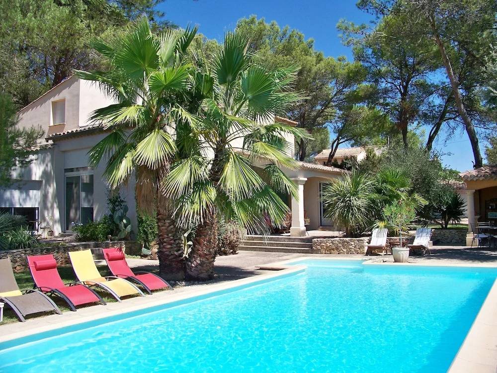 Gite "Sous les pins de Nages"