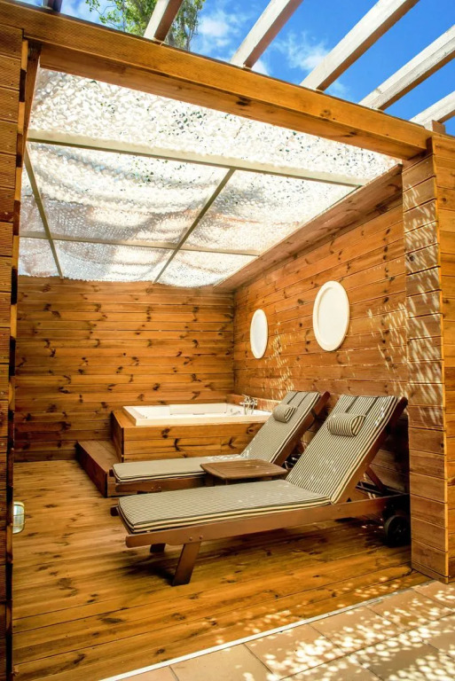 Elmi Beach Hotel & Suites