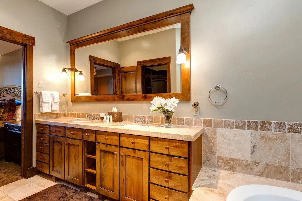 Silver Star #4303- 3 Bed PH