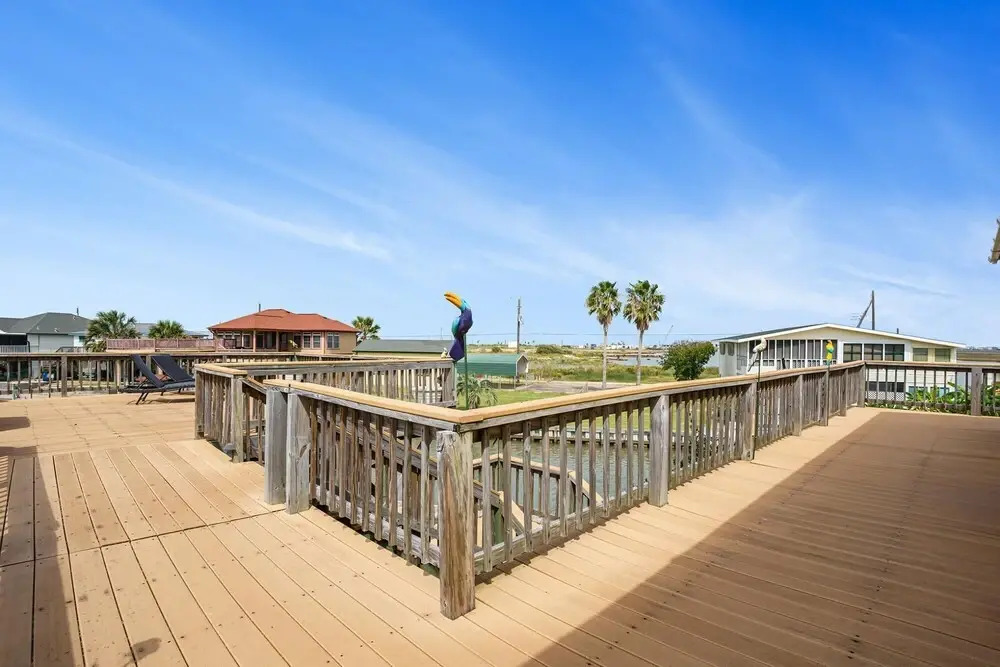Experience Dolphin Cove Canal House in Freeport