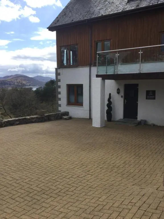 Tigh Stobban Apartment 1