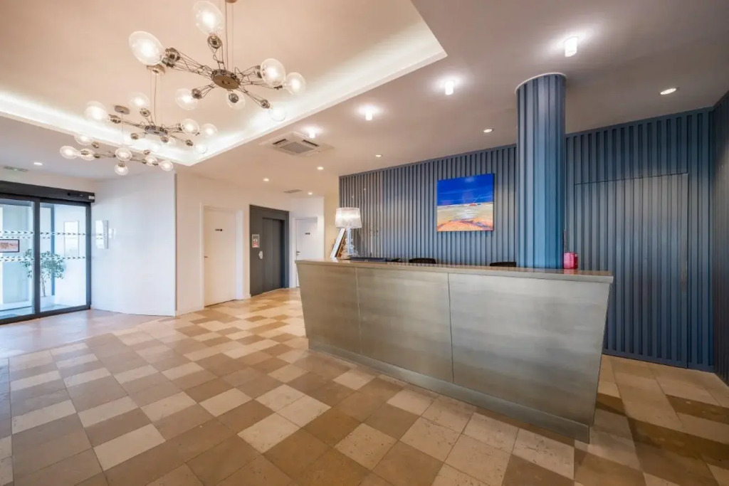 Les Flots - Hôtel et Restaurant face à locéan - Châtelaillon-Plage