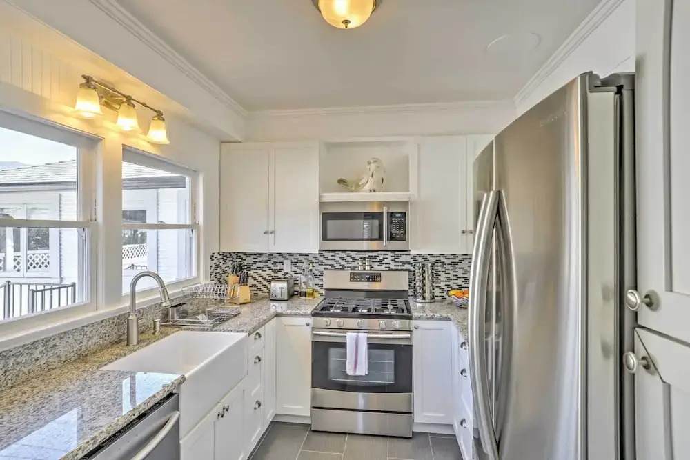 Carpinteria Apt w/ Hot Tub - 10 Min Walk to Beach!