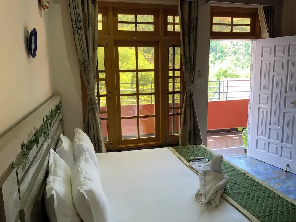 Rock Mountain Premium Homestay, Dalhousie Family & Couple Friendly Relaxing Stay Away from Crowd