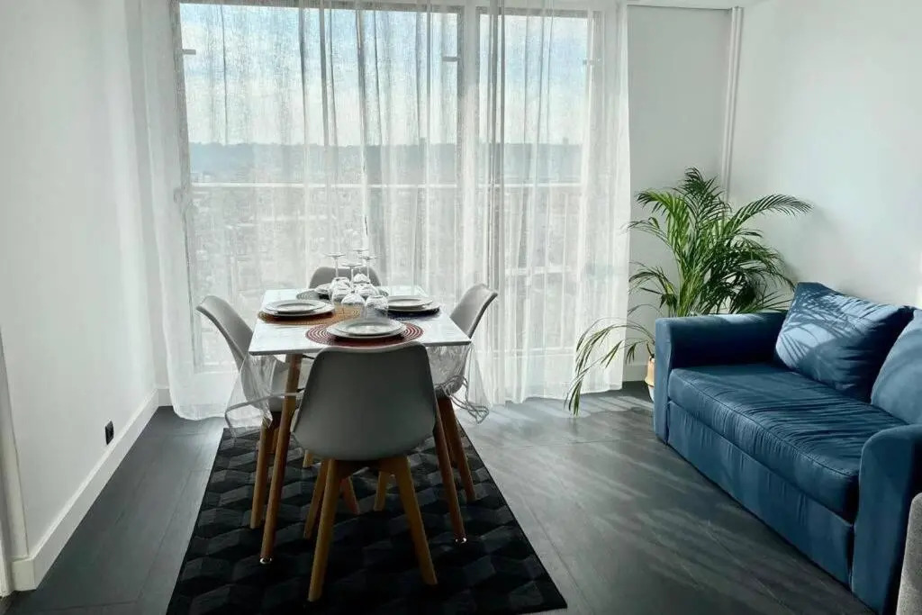 Grand F2 de 47m² au 15ème étage dans une résidence très calme