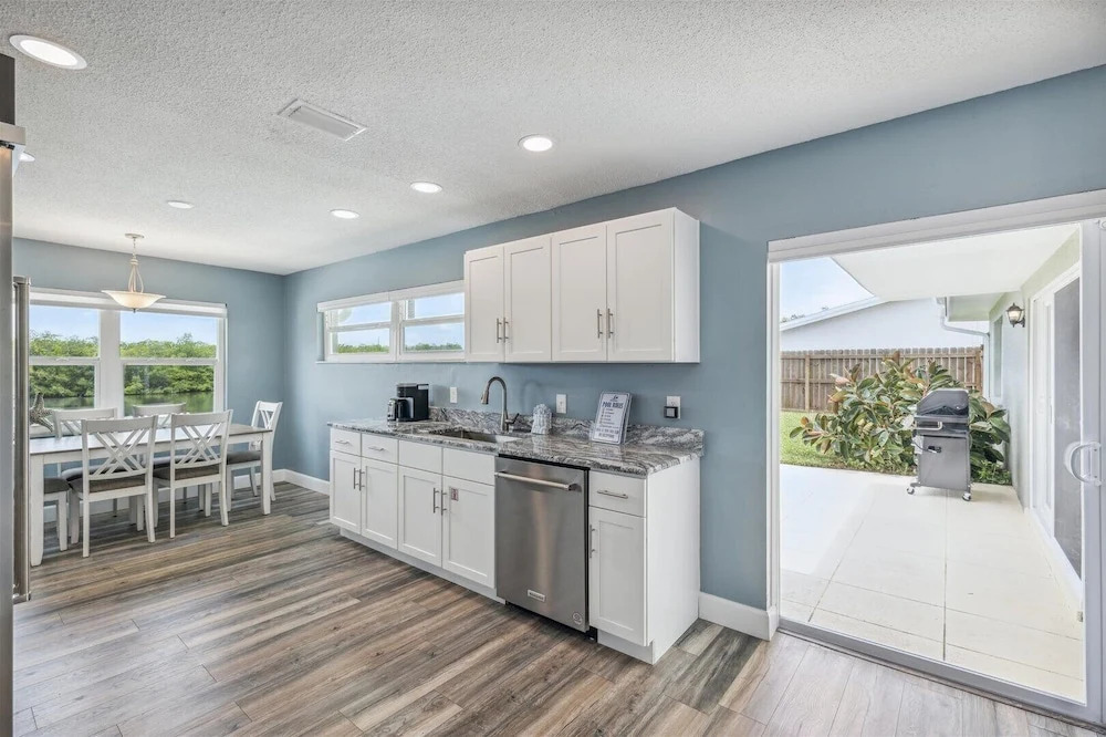 106 La Riviere Rd