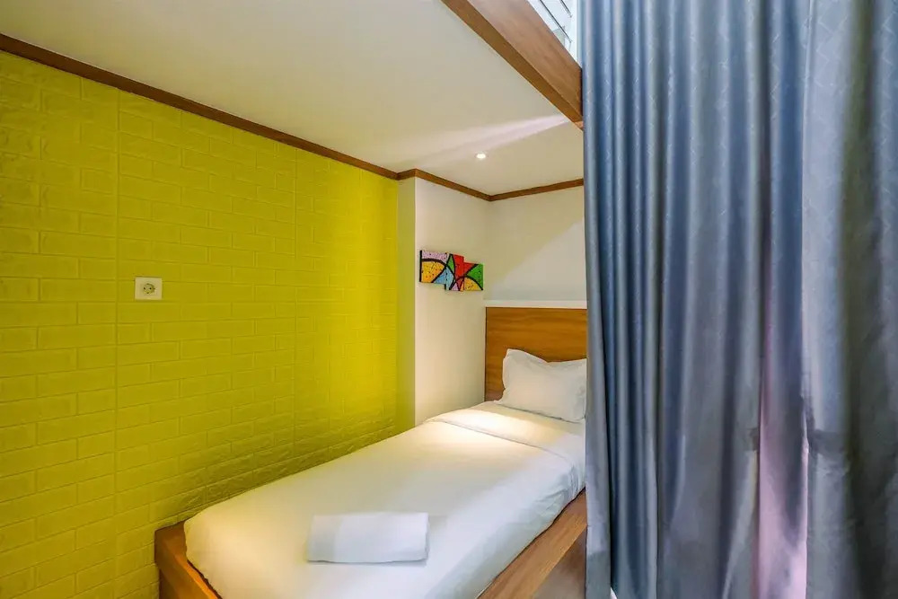 Cozy Studio with Bunk Bed at Dave Apartment near UI