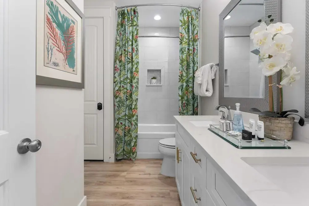 Pool, Patio & Outdoor Dining + Walk to Shore, Pier Park Sanctuary on Sands